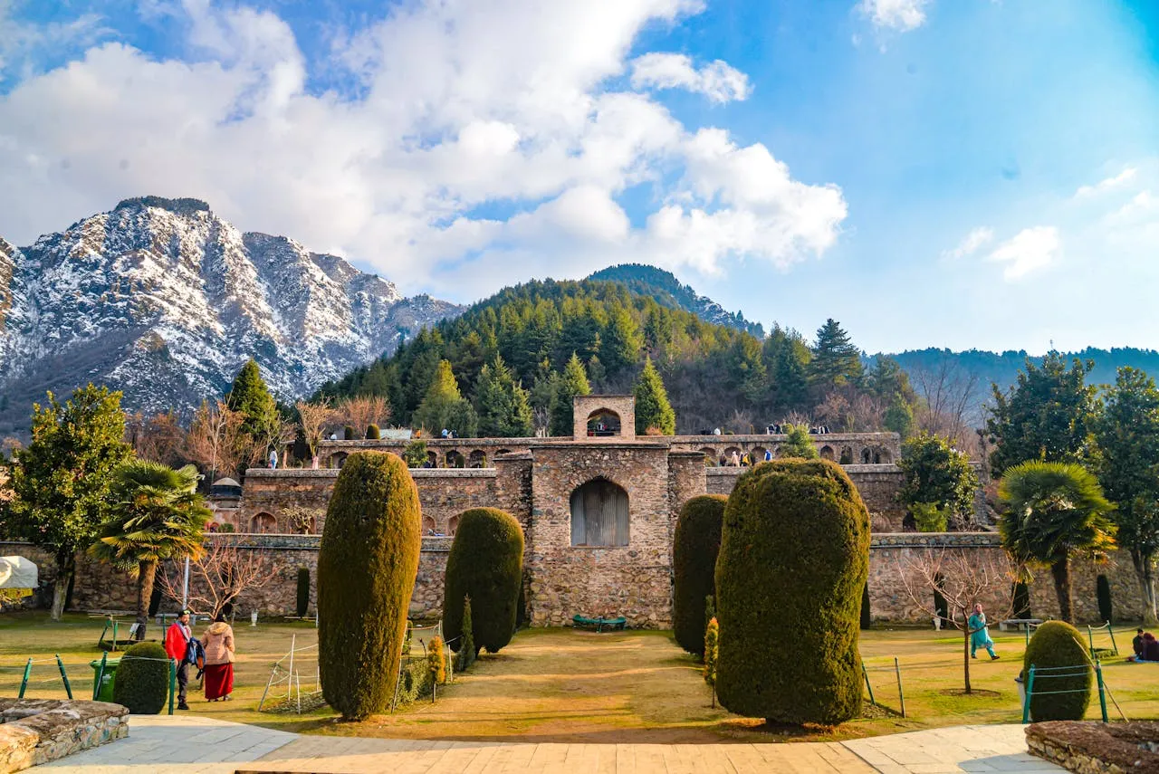 Kashmir Weekend Gateway